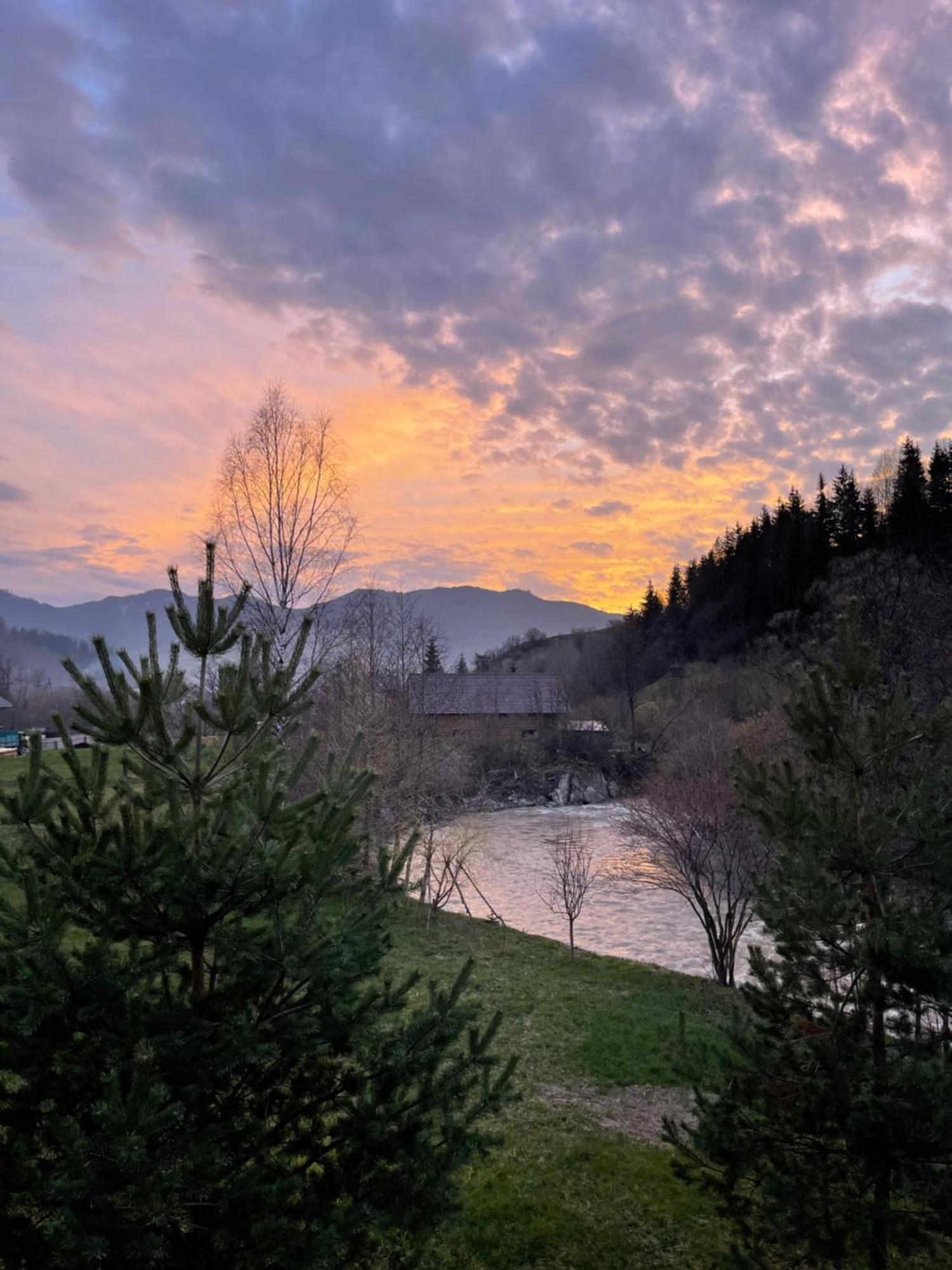 Апарт-Отель 5 Каминов Yasinya Dış mekan fotoğraf